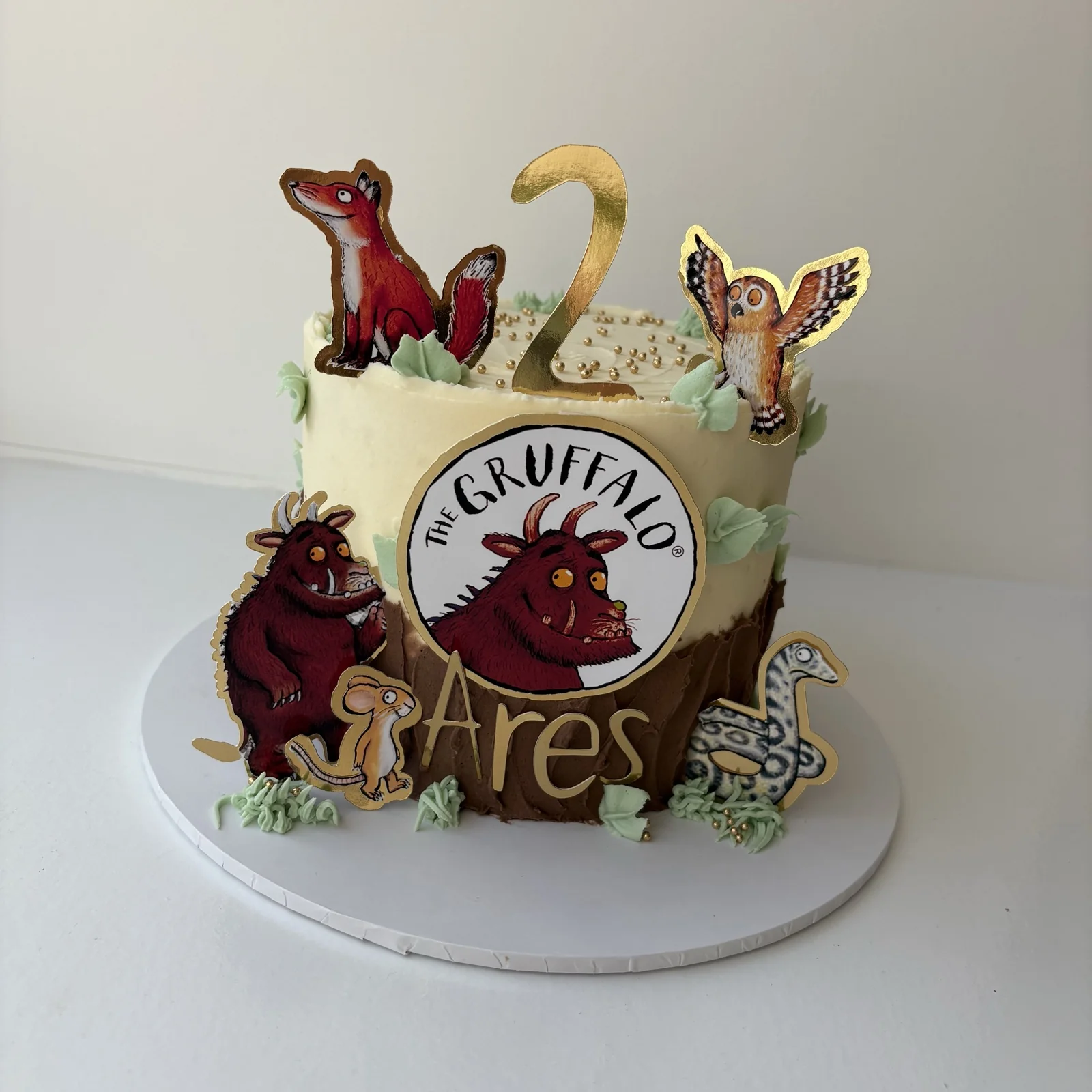 A Gruffalo storybook themed children's birthday cake